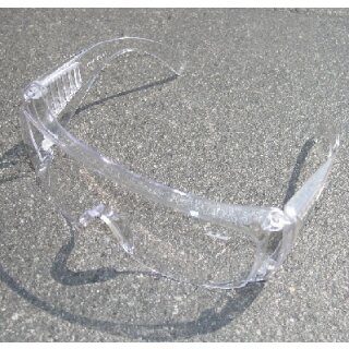 Klarglasbrille aus Kunststoff